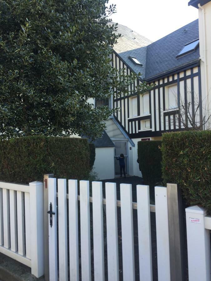 Proche De La Mer 2 Adultes Et 2 Enfants Houlgate Exterior foto